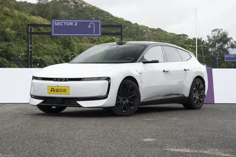 春暖花开，开上奥迪E5 Sportback 2026款先锋quattro型去出游